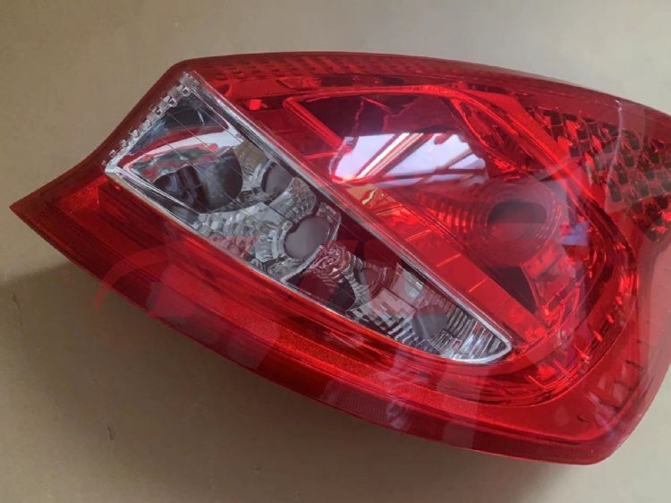 For Ford 2071010 Fiesta Hatchback tail Lamp l8a61-13405-a R8a61-13404-a, Fiesta Auto Parts Price, Ford   Car Body PartsL8A61-13405-A R8A61-13404-A