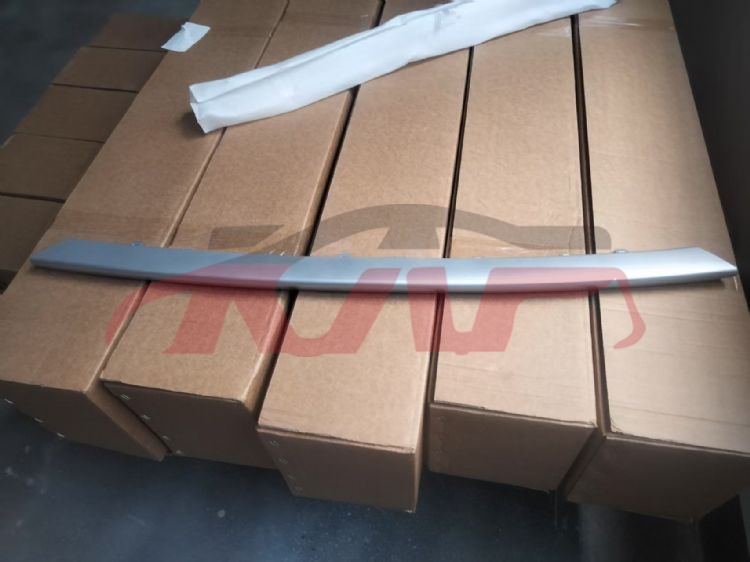 For Toyota 10262018-2020 Camry&nbsp;front Bumper Guide Plate, Sport, Chrome, Mid&nbsp;53122-06070, Camry Auto Accessorie, Toyota   Car Body Parts-53122-06070